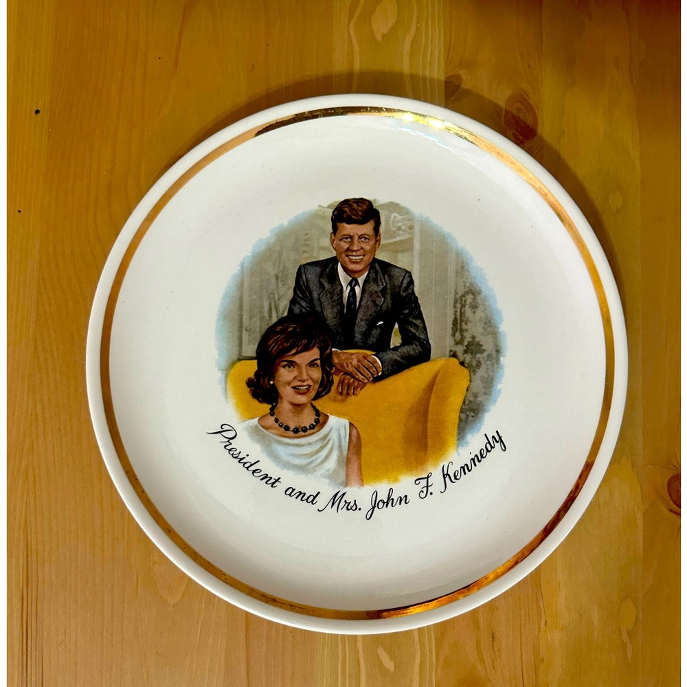 Vintage 1960s John F. Kennedy and Jacqueline w/gold trimming